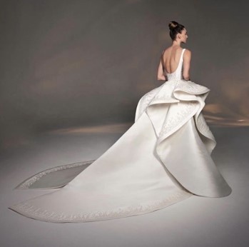 ชุดแต่งงานที่มีรายละเอียดซับซ้อน, ร้านถ่ายพรีเวดดิ้ง