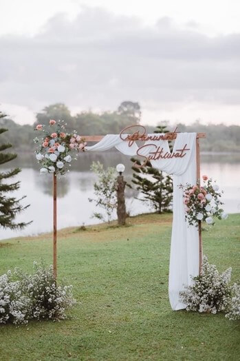 เฟอร์นิเจอร์และพร็อพส์แบบคุมโทน 