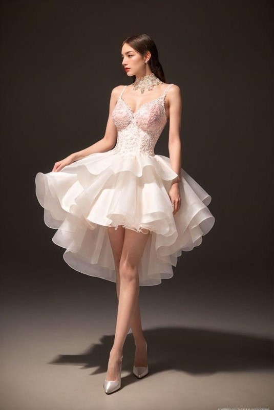 ชุดแต่งงานที่ชายกระโปรงสั้นยาว (High-Low Hemline)