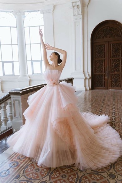 เทรนด์ชุดแต่งงาน ที่สีอ่อนนุ่ม (Subtle Shades)