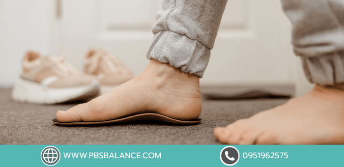 เดินแล้วเท้าหุบเข้าข้างใน สาเหตุ วิธีแก้ไข และบทบาทของแผ่นรองเท้าพิเศษเฉพาะบุคคล