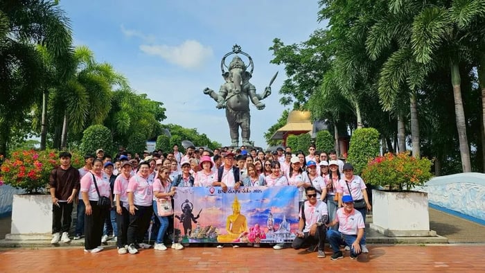 บริษัทจัดกิจกรรมพาพนักงานไหว้พระทำบุญ เสริมสิริมงคลให้กับทีมงานจ.ฉะเชิงเทรา เมื่อวันที่ 26 กรกฏาคม 2568