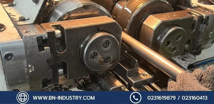 งานรีดเกลียวและงานกลึงเกลียวแตกต่างกันอย่างไร?