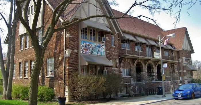 Moving to Albany Park Chicago: Cost, Apartments & Lifestyle