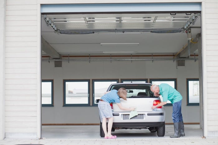 people cleaning car to prep for vehicle storage