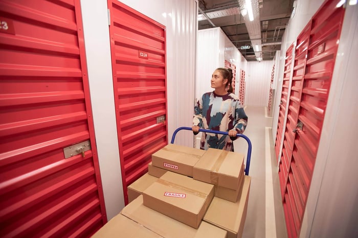 Using Personal Storage Units When Hosting Houseguests