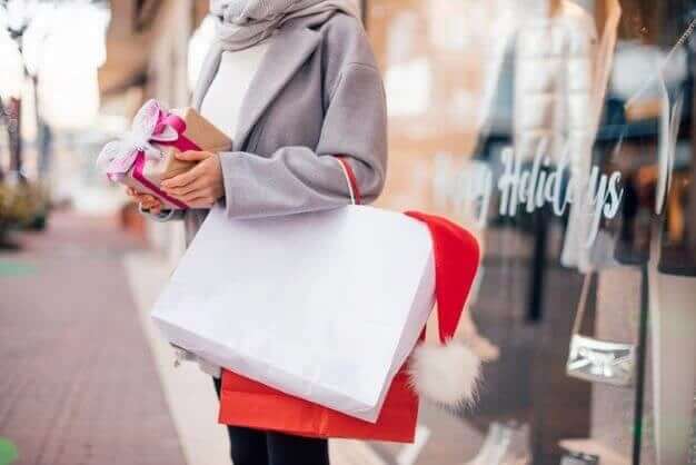 4 Reasons You Should Start Shopping for the Holidays Now - Safeguard Self Storage