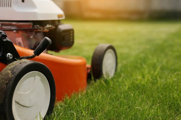 How to Troubleshoot Your Lawn Mower Issues - Safeguard Self Storage