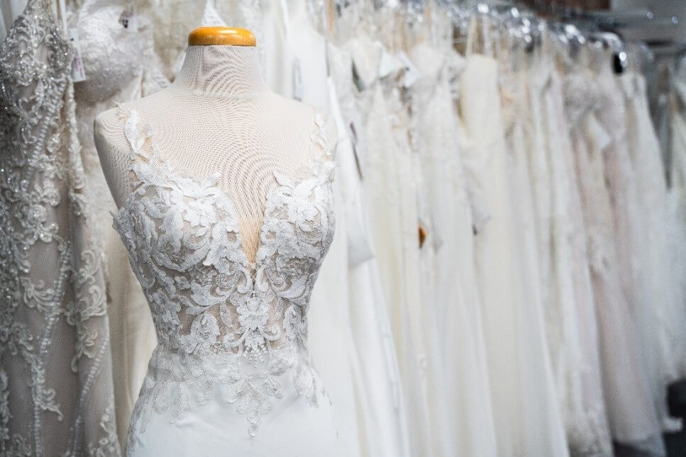 Chantilly Lace – The Allure of French Lace in Modern Fashion