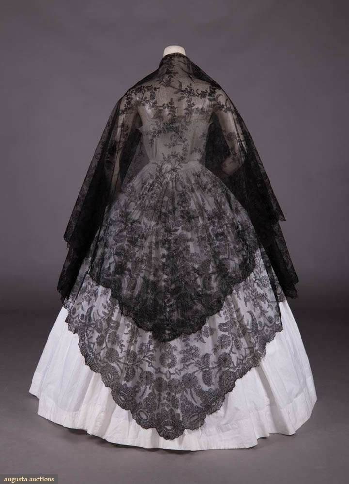 Chantilly Lace – The Allure of French Lace in Modern Fashion