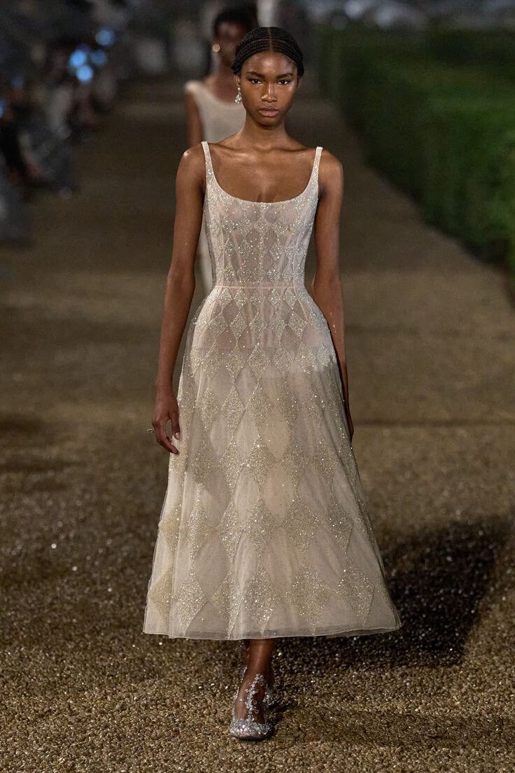 Chantilly Lace – The Allure of French Lace in Modern Fashion