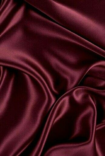 ผ้าแต่ละชนิดบอกบุคลิกของผู้สวมใส่อย่างไร? เข้าใจภาษาของเนื้อผ้า เพื่อเลือกเสื้อผ้าที่สะท้อนตัวตนอย่างมีสไตล์