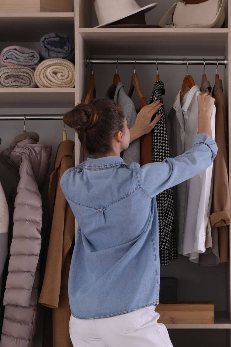 From Fast Fashion to a Smart Wardrobe: What Kind of Clothes Should Modern Consumers Buy?