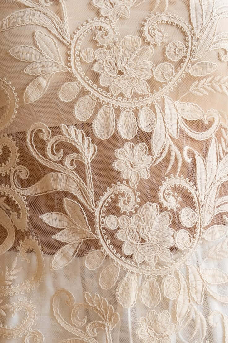 ผ้าแต่ละชนิดบอกบุคลิกของผู้สวมใส่อย่างไร? เข้าใจภาษาของเนื้อผ้า เพื่อเลือกเสื้อผ้าที่สะท้อนตัวตนอย่างมีสไตล์