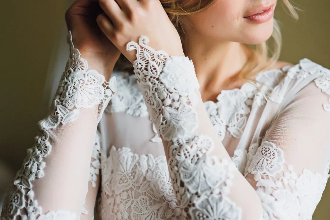 The beauty of panel lace lies in its versatility. Whether used in fabric panels, trim panels, or patchwork designs, lace panels add depth, dimension, and a touch of elegance to any garment