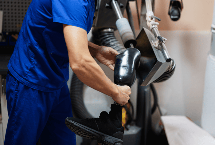 โดยส่วนมากแล้วหากผู้ป่วยมีความจำเป็นที่จะต้องใช้งานอุปกรณ์เพื่อประคองปรับดัดความผิดปกติ หรือใช้งานอวัยวะเทียม เช่น แขนเทียม ขาเทียม