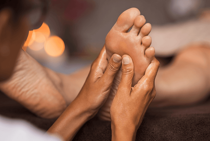 เราจะเห็นได้ว่านักกายอุปกรณ์และนักกายภาพบำบัดจะมีจุดมุ่งหมายร่วมกันในการให้บริการผู้ป่วยให้สามารถฟื้นฟูจากอาการบาดเจ็บหรือผิดปกติ แต่ทั้งสองสาขามีรูปแบบการให้บริการการดูแลที่ไม่เหมือนกัน