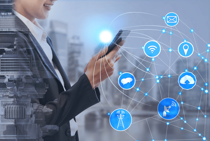 Google ประกาศใช้ Mobile-First Indexing อย่างเป็นทางการ ซึ่งหมายความว่า Google จะใช้เวอร์ชันมือถือของเว็บไซต์เป็นเวอร์ชันหลักในการจัดอันดับ หากเว็บไซต์ของคุณไม่รองรับมือถือ Google อาจลดอันดับลง เพราะถือว่าเว็บไซต์ของคุณให้ประสบการณ์การใช้งานที่ไม่ดีแก่ผู้ใช้