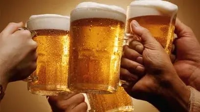 ผมร่วง ผมบางจริง เกิดจากการดื่มแอลกอฮอล์บ่อยๆ จริงหรือไม่?