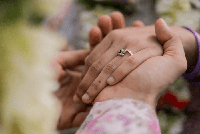 เมื่อพูดถึงการแต่งงานในไทย เมืองไทยเปิดกว้าง และอบอุ่นมาก  ไม่ว่าคุณจะจัดแบบฝรั่ง แบบไทย หรือแบบผสม ก็ยินดีต้อนรับเสมอ  ขอแค่มีใจที่เคารพ และเป็นตัวเองอย่างเต็มที่ นั่นแหละ… คือหัวใจของงานแต่งที่ดีที่สุดค่ะ