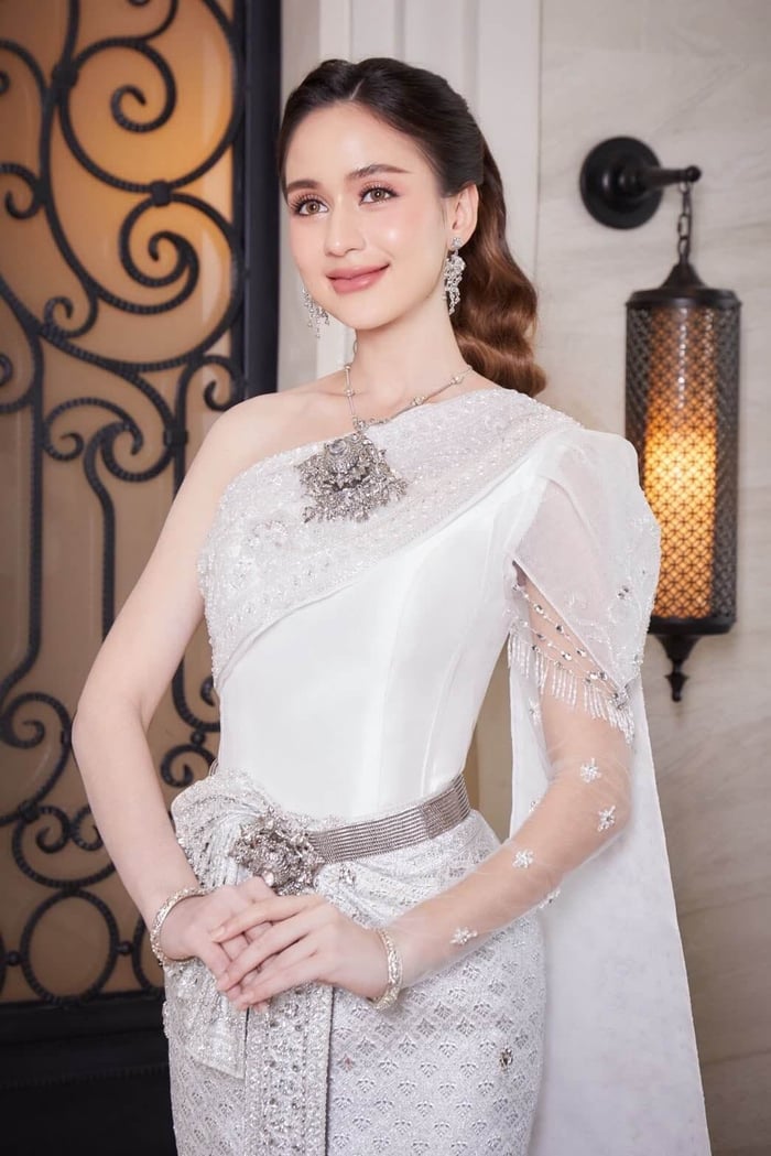 เทรนด์ชุดไทยประยุกต์ 2025 | ร้านชุดแต่งงาน 88 IMAGE