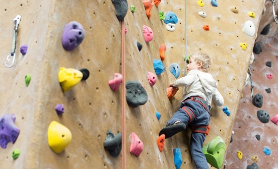 ยิมออกกำลังกาย, ฟิตเนส ปิ่นเกล้า