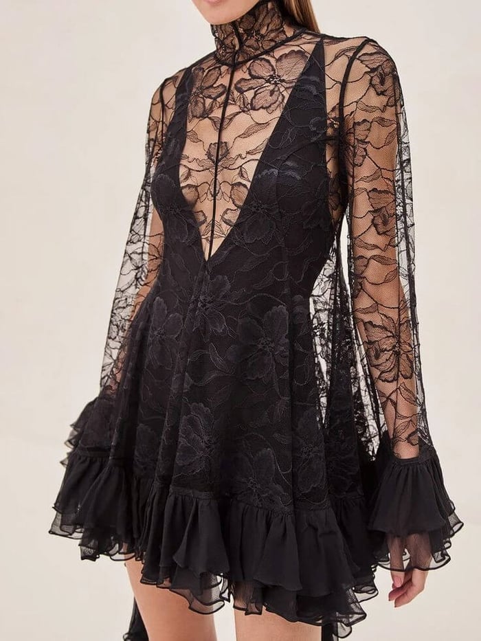 Chantilly Lace เสน่ห์ของผ้าลูกไม้ฝรั่งเศส กับแฟชั่นยุคใหม่