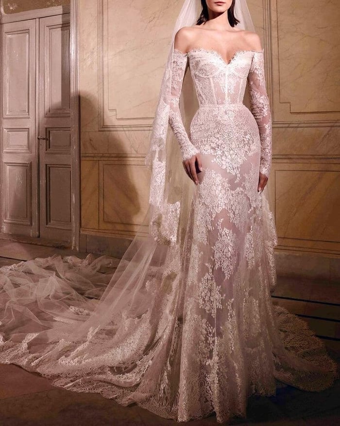 Chantilly Lace – The Allure of French Lace in Modern Fashion