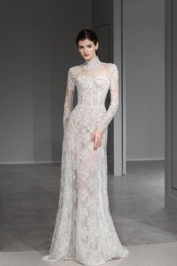 Chantilly Lace – The Allure of French Lace in Modern Fashion