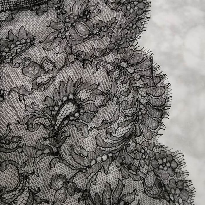 Chantilly Lace เสน่ห์ของผ้าลูกไม้ฝรั่งเศส กับแฟชั่นยุคใหม่