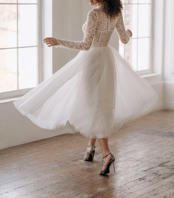 Chantilly Lace เสน่ห์ของผ้าลูกไม้ฝรั่งเศส กับแฟชั่นยุคใหม่