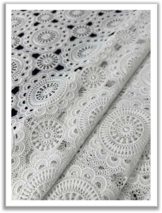 โครงสร้างของผ้ามีผลต่อ Silhouette ของชุด