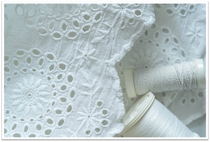 ภาพลักษณ์ที่เป็นมิตรต่อธรรมชาติ (Eco-Positive Aesthetic) : ในยุคที่ Quiet Luxury มักเดินคู่กับแฟชั่นแนว Ethical หรือ Sustainable จึงทำให้ Cotton Lace ตอบโจทย์ได้ดี