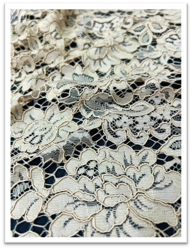  Explain the lace fabric of the United Lace