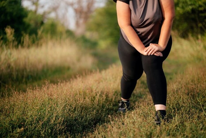 น้ำหนักมากทำให้ข้อเข่ารับภาระมากเกินไป จนเกิดการอักเสบหรือเสื่อมเร็วขึ้น