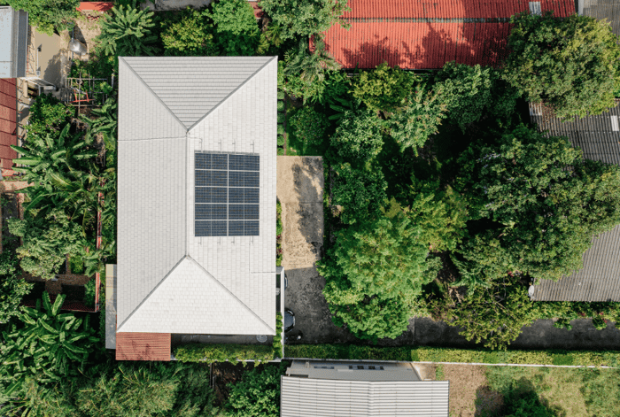 การติดตั้งระบบโซลาร์เซลล์ จำเป็นต้องใช้ทักษะและความรู้เชิงเทคนิคสูง GEE Solar มีทีมงานที่ผ่านการอบรมเฉพาะทาง และสั่งสมประสบการณ์จากหลากหลายโครงการ ทั้งบ้านพักอาศัย อาคารธุรกิจ ไปจนถึง ระบบโซลาร์เซลล์โรงงาน ขนาดใหญ่