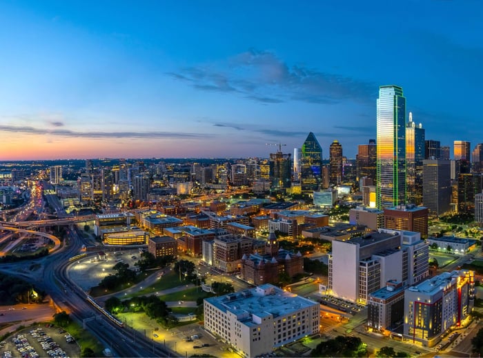 Evening glow captivating 4k ultra hd picture of dallas texas skyline at dusk