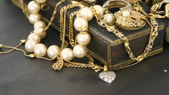 vintage jewelry