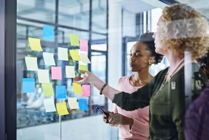 ERP āļāļąāļ MRP: āļāļ§āļĢāđāļāđāđāļāļāđāļŦāļāļāļĩ?