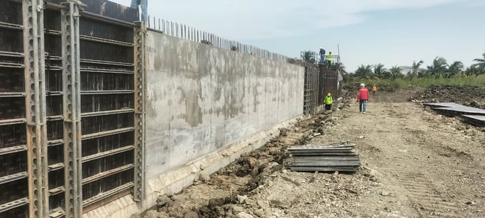 ตรวจสอบแบบหล่อก่อนและระหว่างการเทคอนกรีต เพื่อเฝ้าระวังปัญหาที่อาจเกิดเสียหายหรือรอยรั่ว