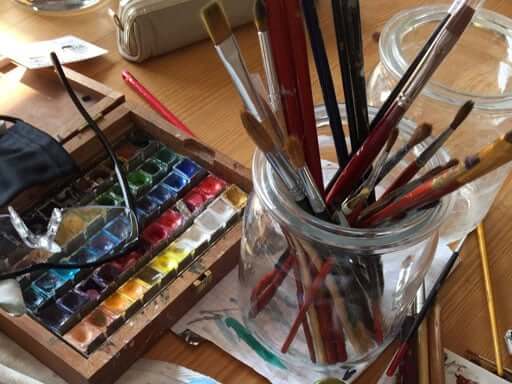 Arts and crafts supplies