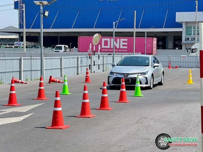 เทคนิคการขับขี่ปลอดภัย ป้องกันอุบัติเหตุได้ (Defensive Driving)