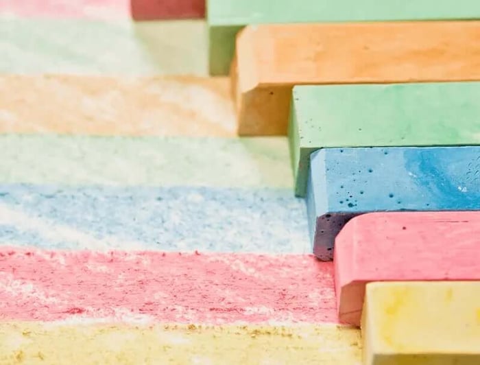 ใช้แผ่นอิฐเทียมต่างสี