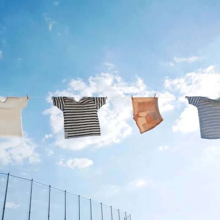 ควบคุมความชื้นในบ้าน เช่น อย่าตากผ้าไว้ใน บ้าน