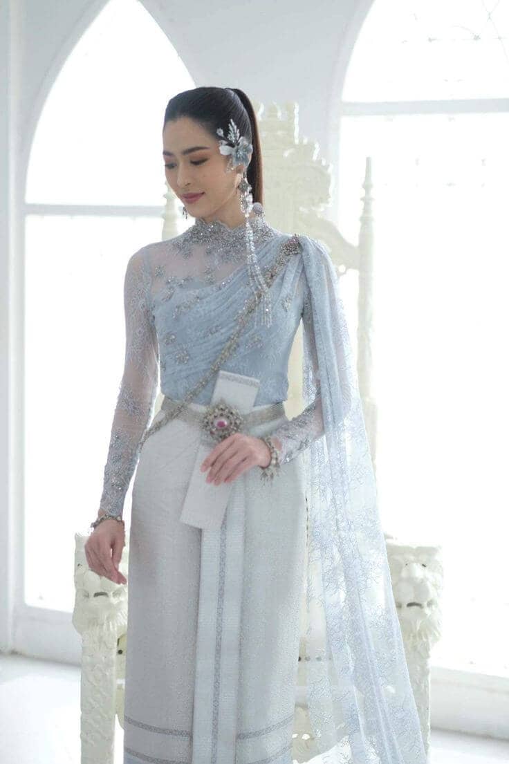 Chantilly Lace – The Allure of French Lace in Modern Fashion