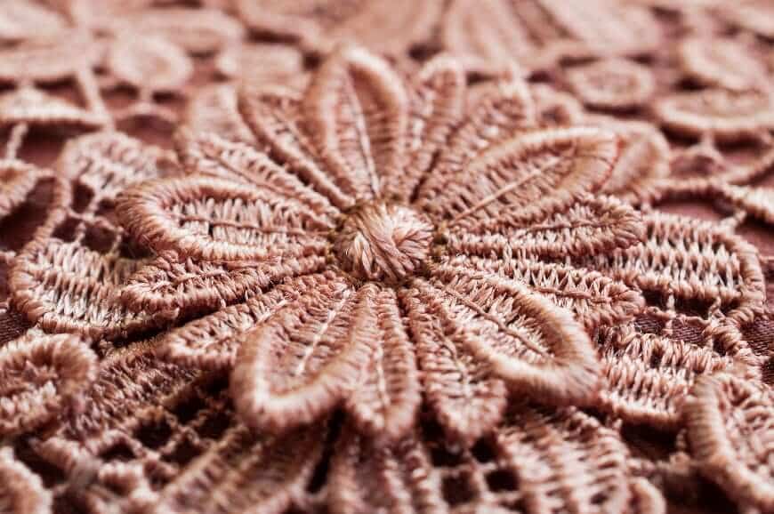 Why Quiet Luxury Lace Looks “Still—Yet Expensive”