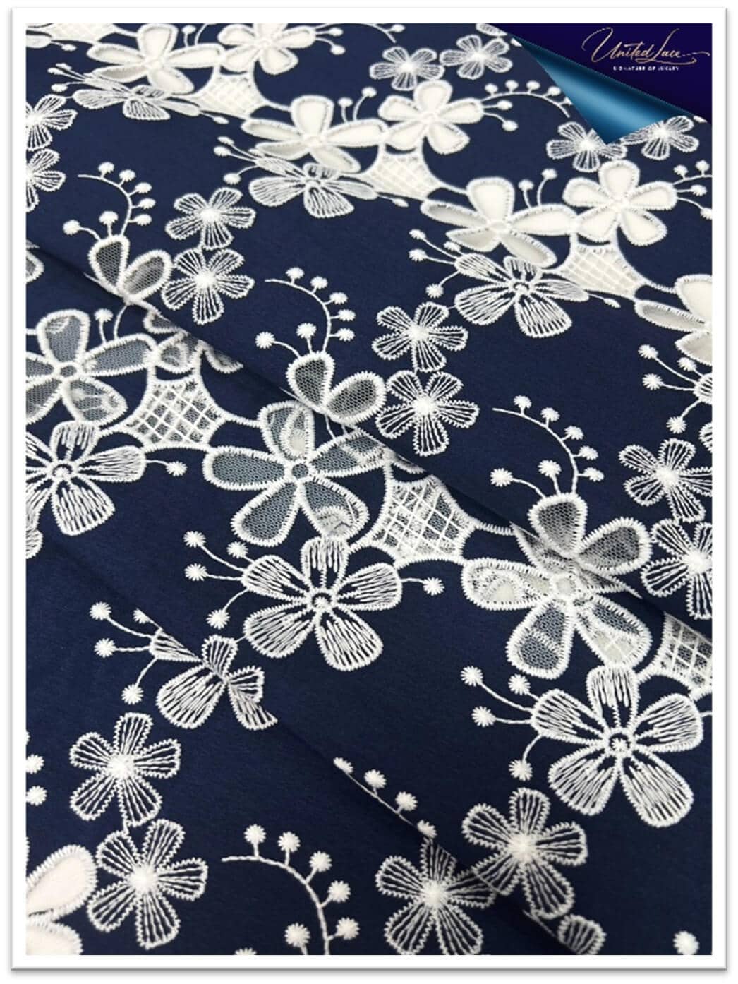 Laser Cut Lace คือผ้าลูกไม้ที่สร้างลวดลายผ่านเทคโนโลยี ตัดด้วยแสงเลเซอร์ความแม่นยำสูง
