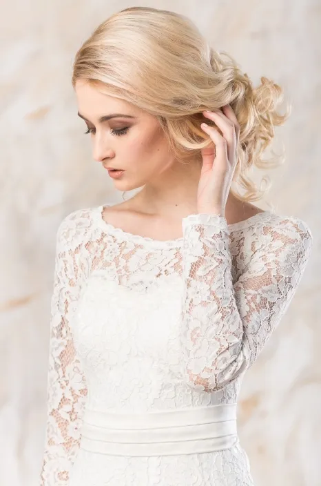 หนึ่งในสิ่งสําคัญในการนําเอาผ้าลูกไม้ Boutique มาประยุกต์ คือการผสมผสานกับรูปแบบสมัยใหม่ การจับคู่เสื้อผ้าลูกไม้กับกางเกงที่ทํามาเป็นพิเศษหรือกระโปรงแบบทันสมัยจะสร้างสรรค์ความทันสมัย