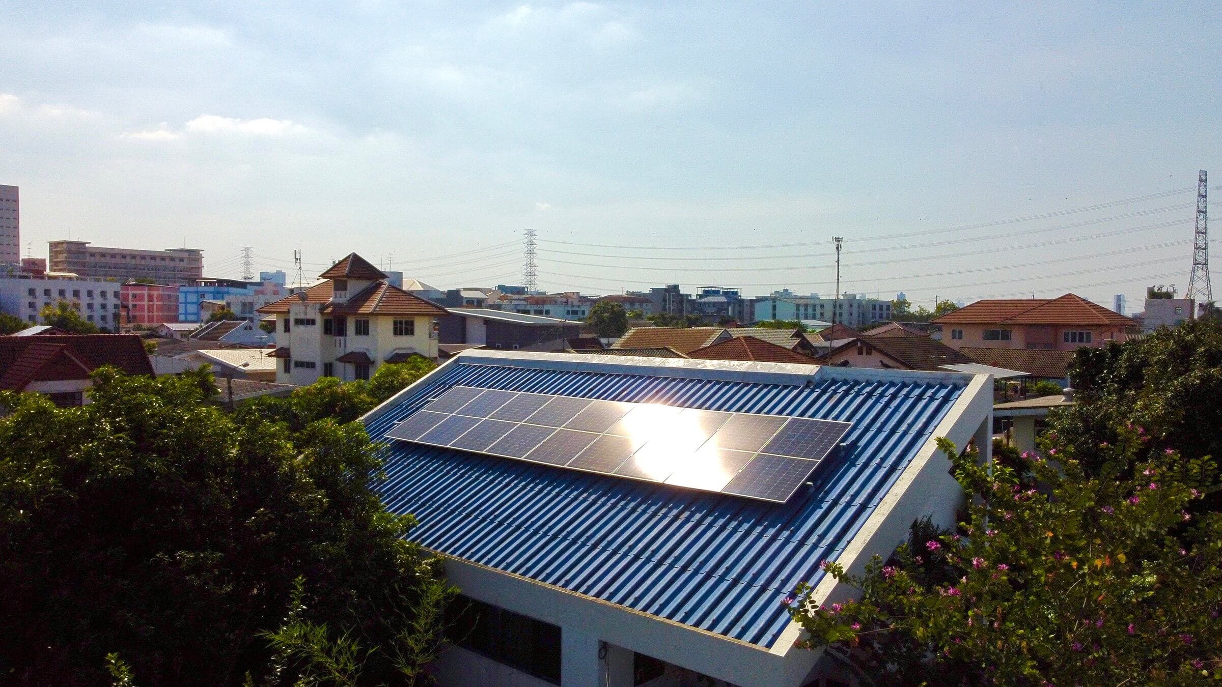 การติดตั้งโซลาร์ระบบ Hybrid กับใคร?การติดตั้งโซลาร์ระบบ Hybrid กับใคร?