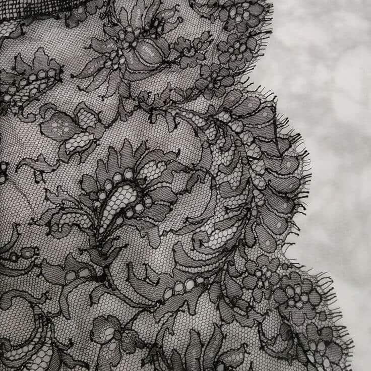 Chantilly Lace เสน่ห์ของผ้าลูกไม้ฝรั่งเศส กับแฟชั่นยุคใหม่